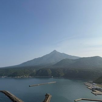 ペシ岬展望台(灯台山)からの眺め。鴛泊(おしどまり)漁港
