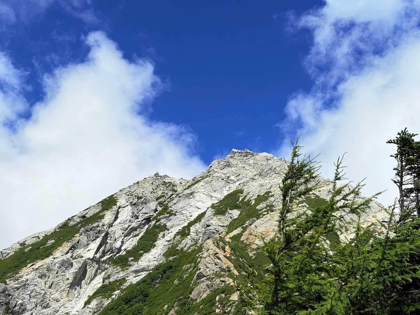 甲斐駒ヶ岳⛰️ 
　花崗岩の🤍が際立ってる〜🤩✨