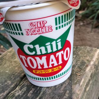 四王司山神社へお参りし真ん前のベンチで食す。
階段キツくて歩きたくない(-_-;)