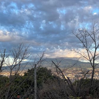 富士山は雲に隠れて
