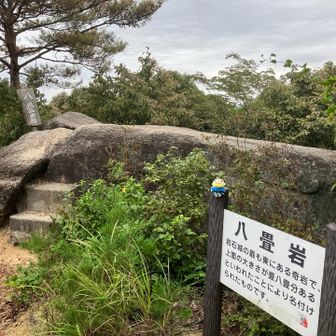 色々な岩が現れます