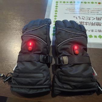 電熱手袋
電源ボタンのLEDが五月蠅い？