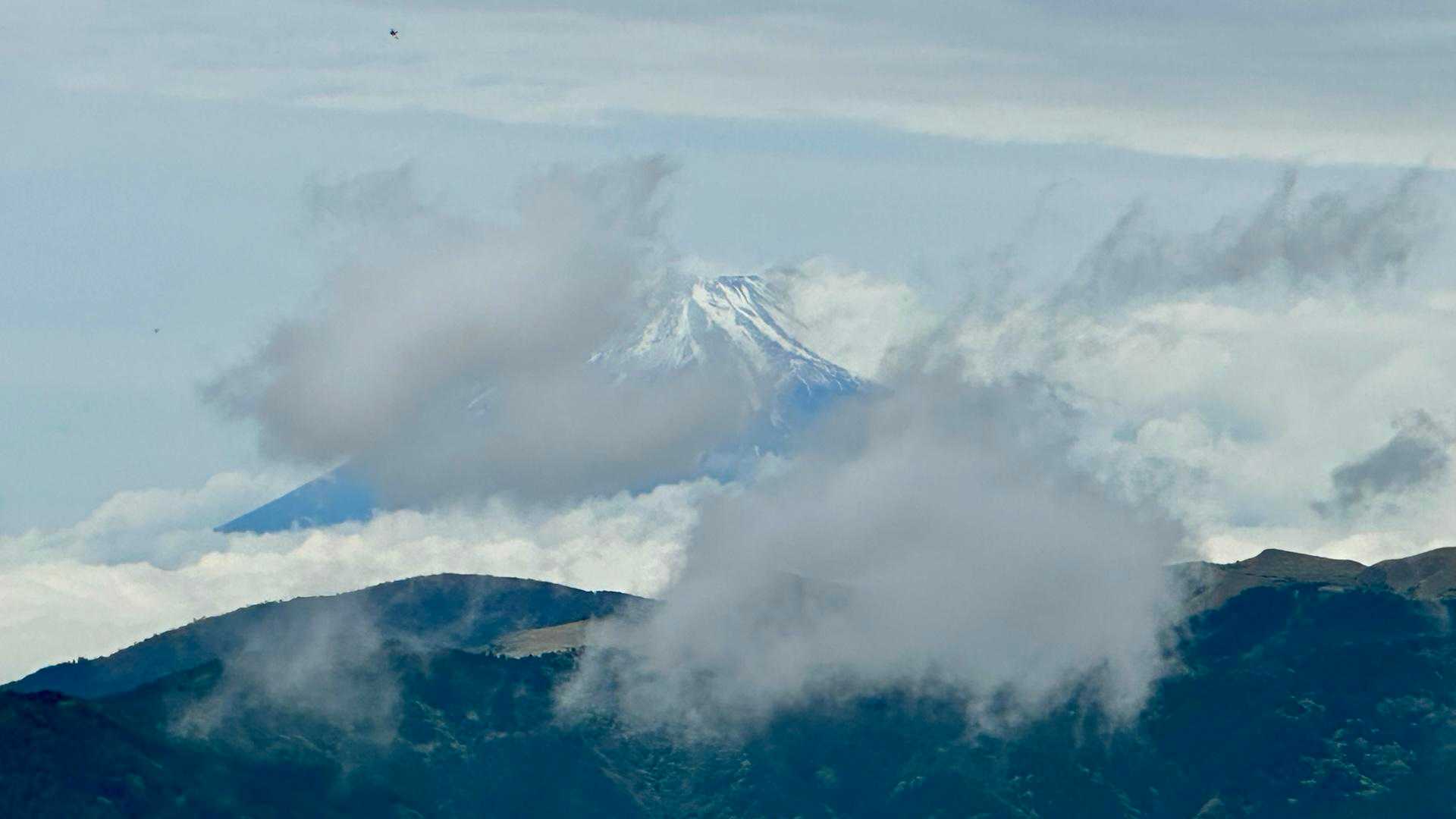 下山途中の八瀬峠でちらり見えました😄