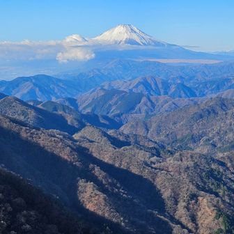 登山初めて最初にみた塔ノ岳からの富士山と同じくらい綺麗です。感動がよみがえります。
