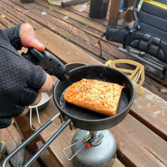 歩荷の吉田さんもクッキング🍳
まるでスナイパーみたいです🤣
