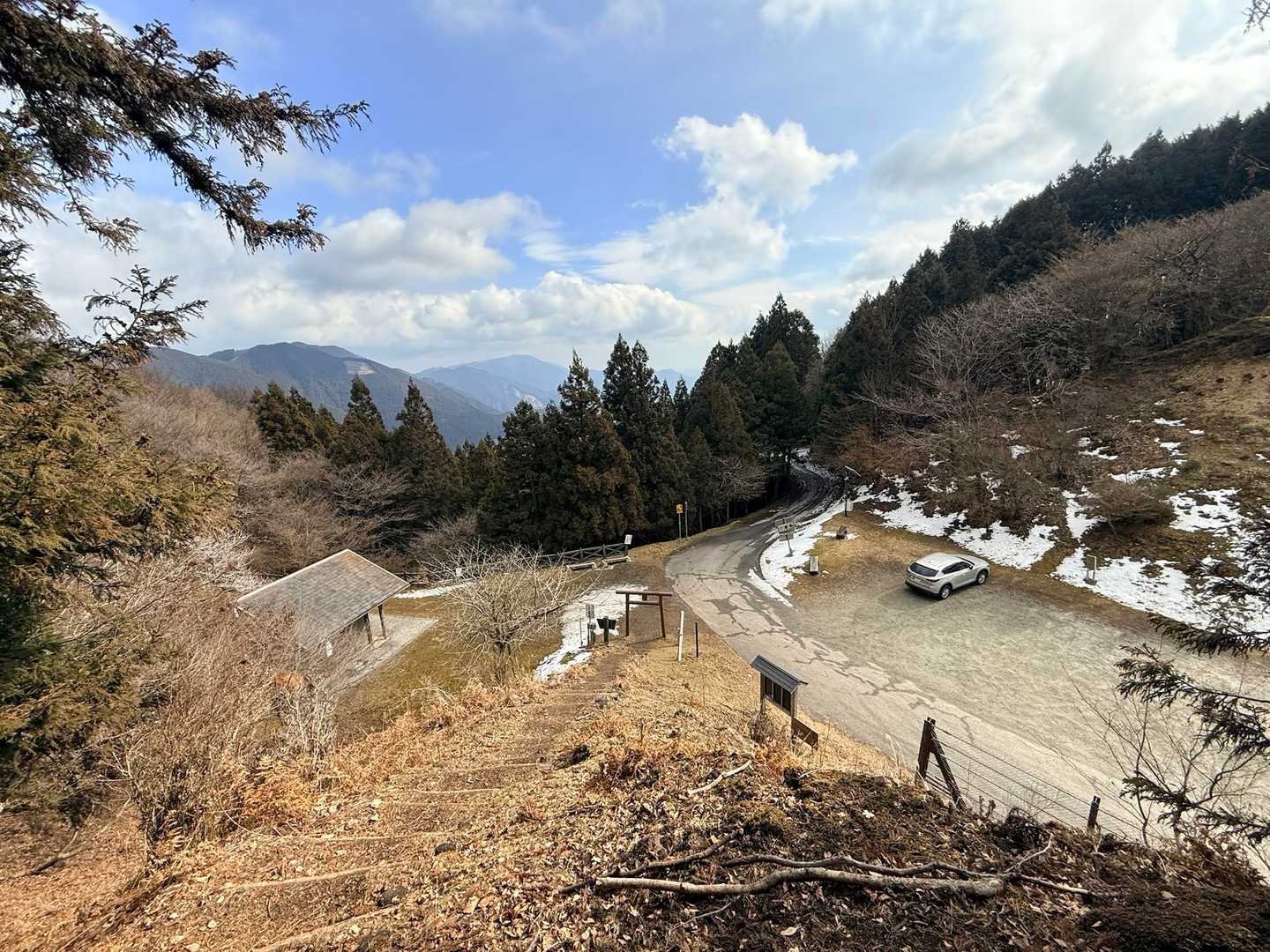 駐車場🅿️あり！トイレ🚾もあり
下の鳥居⛩は高見山関の寄進だとか