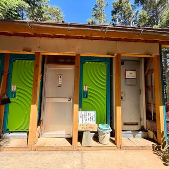 トイレ200円

三伏峠小屋で小休止
残りのお稲荷さんを食べました😊