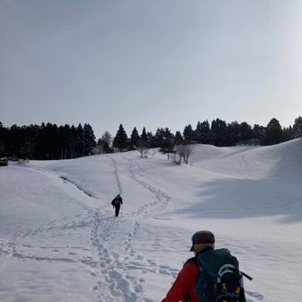 下の方は、雪少なく、歩きやすかったけど、風が強かったです。