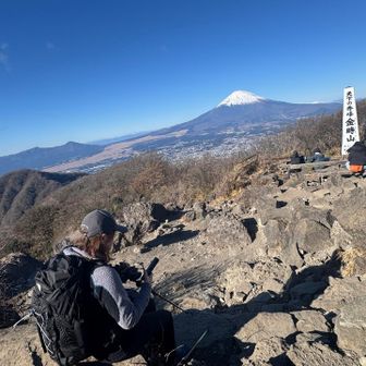 午前中は金時山へ、予想通りの穏やか山頂、富士山もバッチリでした。