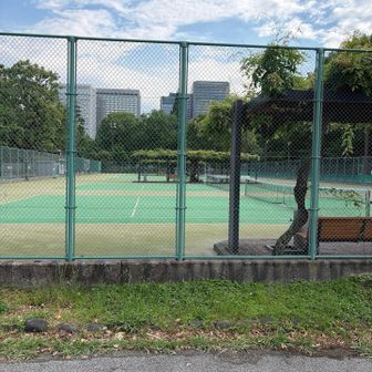 少し前に☔️が降ったので誰も居ない🎾😅