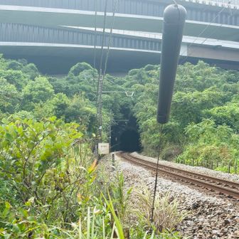 長野行きの列車がこの湯の花（いのはな）トンネルに差し掛かった際に爆撃を受けた😔