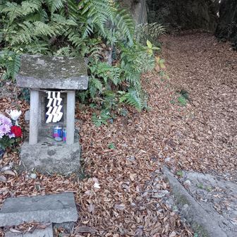 グリーンルートの入り口にある祠