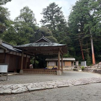 お参りして登ります