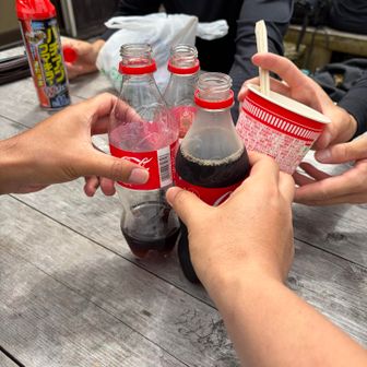 売店で買ったコーラで🍻