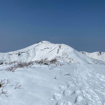 さてさていよいよ羽後朝日岳へ