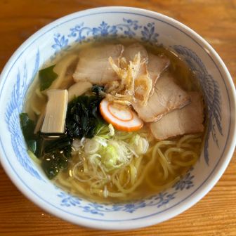 白エビチャーシューメン🦐🥢
塩スープに海老が合う〜
@レストランみくり