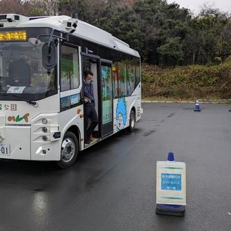 無料運転バスの海の森公園駐車場内の停車位置
運転手さん、終始、一言もしゃべらなかった😶（自動運転バスを運転させられているから？）

乗車したのは男性４人のみ