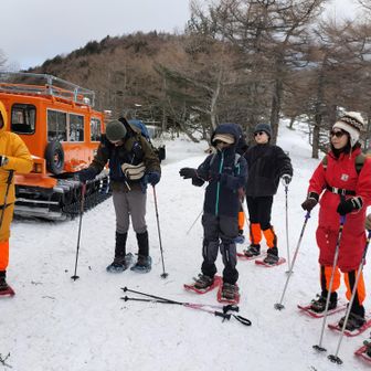 シュノーシューを履き
出発します。