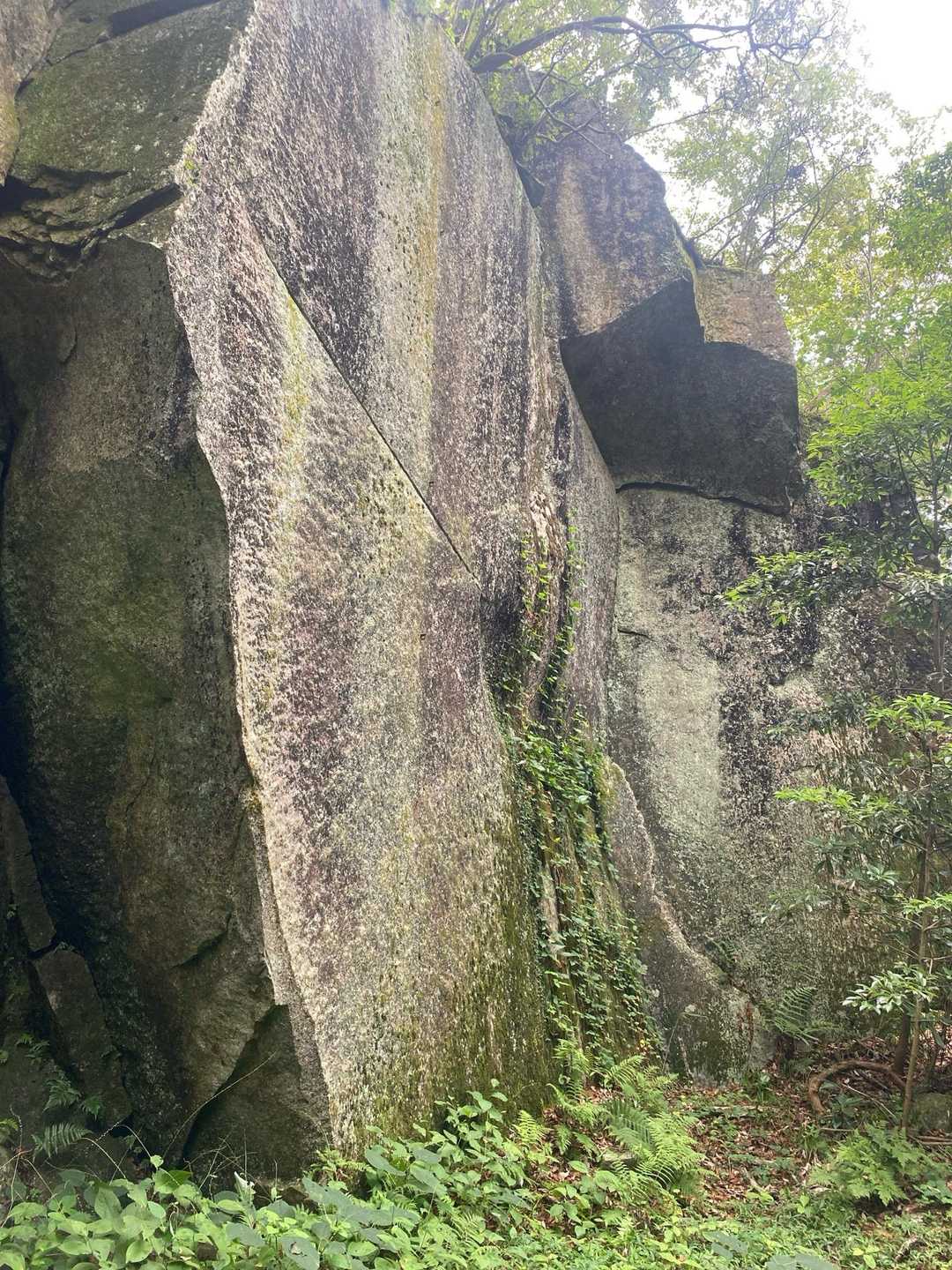 何度見てもかっこいい、屏風岩