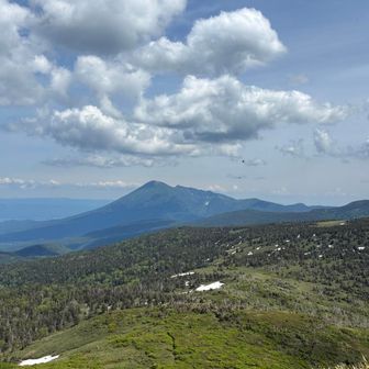 縦走路の向こうに岩手山