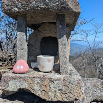 天狗岩山頂の祠
