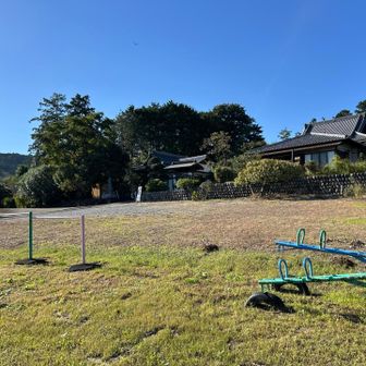 小千代山／^o^＼登山口🅿️

 お寺と公園の兼用で遊べるね.....٩(๑>ᴗ<๑)۶