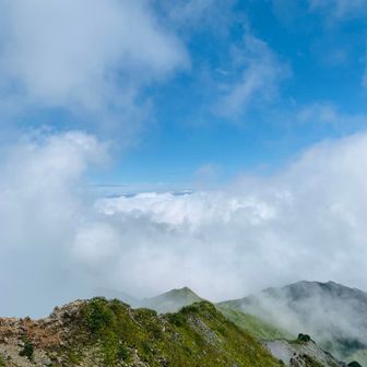 雲海が押し寄せて来る