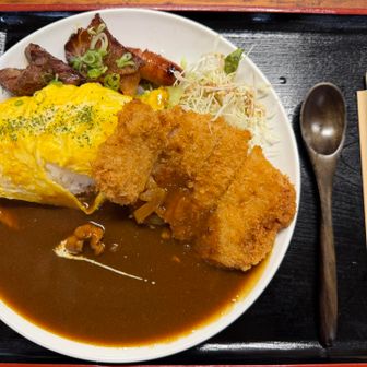 男気カレーでお腹いっぱい😋
これに揚げパン食べた友達はすごい！！私はまだまだだわ😂🤭