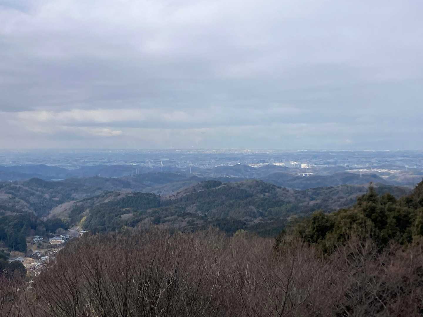 展望台。鈴鹿は見えません。雪雲の中か？。