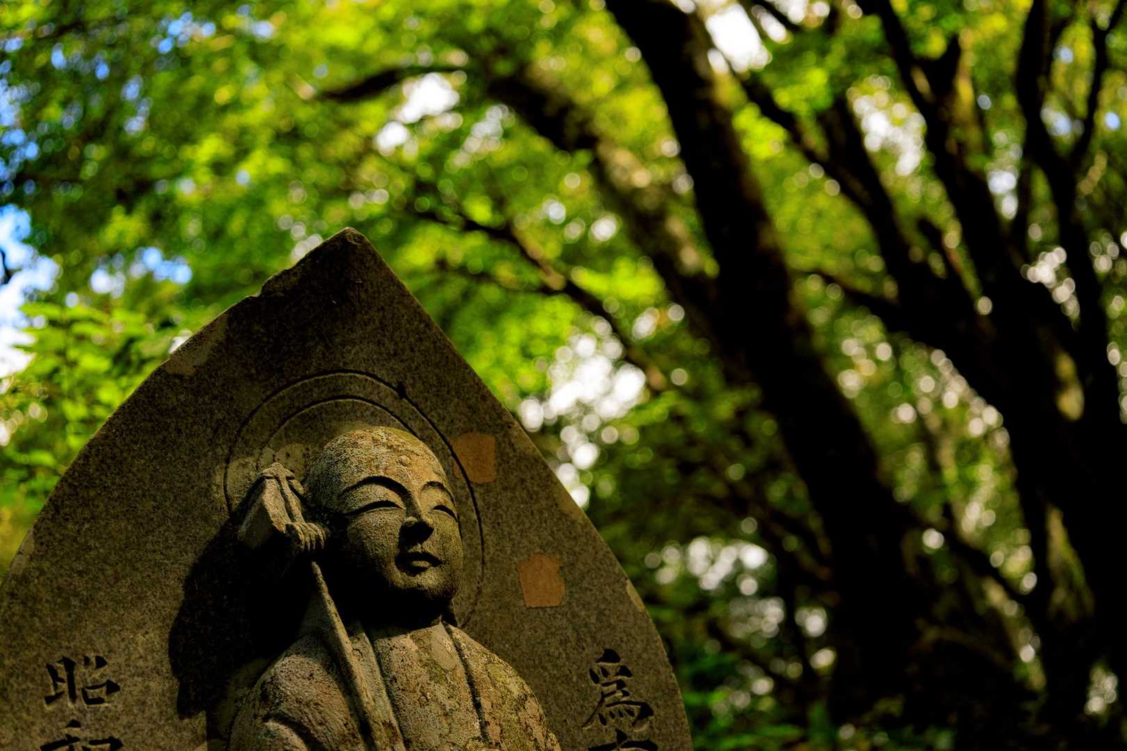 登山口近くにこんな優しそうなお地蔵さんもいます