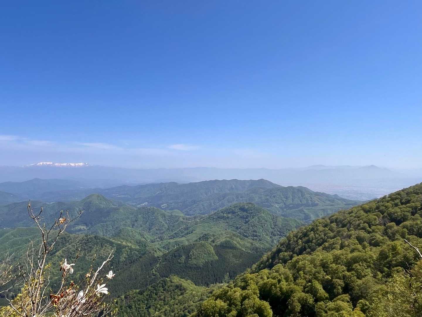 左に飯豊連峰、右に薄っすらととんがり磐梯山🙌
両方のお山が一望できて良かったです🥰
