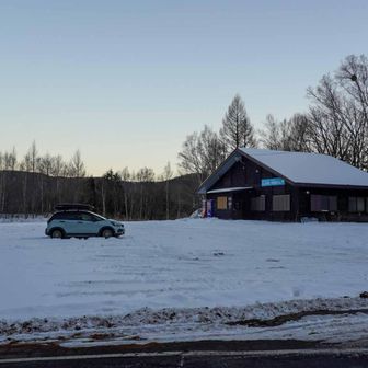 誰もいない駐車場