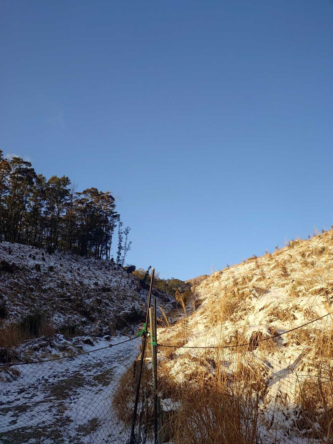 ここまで雪道、凍結気味でした🚙なんとか停めてスタートです🚶