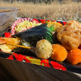 お昼ごはん🤗天むす弁当🍙🍤🤤🤤🤤