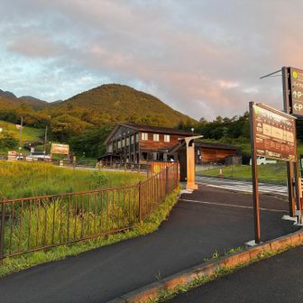 第二駐車場のラストだった。レストハウス横の１４４５段の階段方面へ向かう
