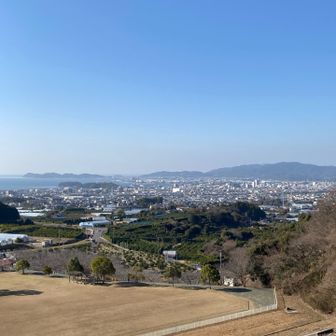 とよおか湖の堰堤から蒲郡市内方面