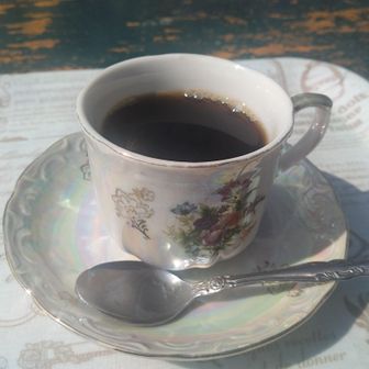 頂上でのコーヒー。苦味が少なめで優しい。