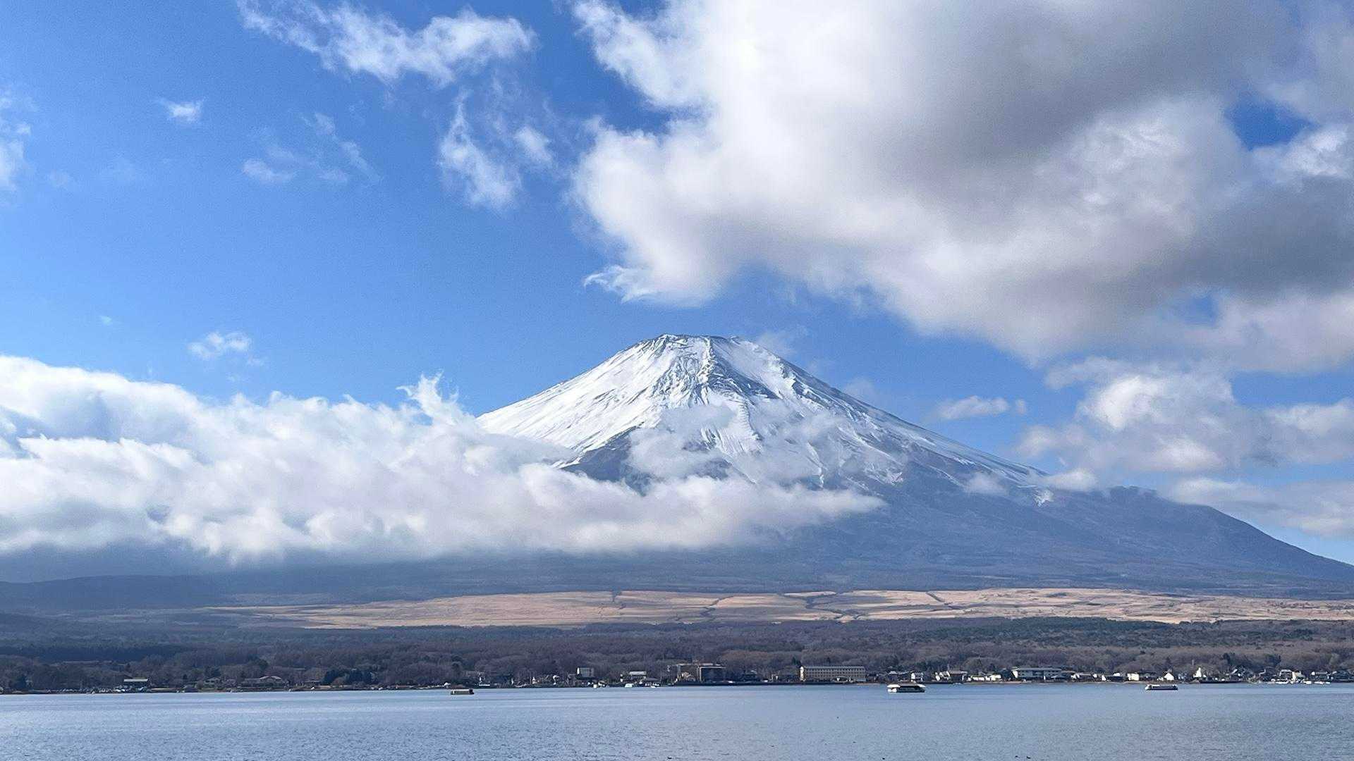 車を停めたら
『富士山』が顔出しました😆