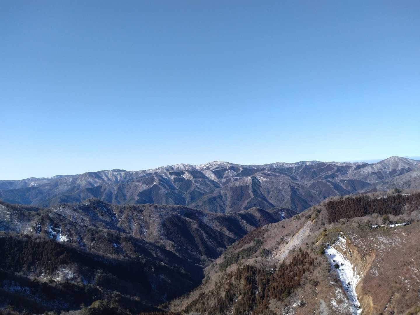 去年登った熊本県最高峰の国見岳
新しい祠も小さく見えた👀