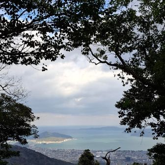 今津　その向こうには能古島・志賀島