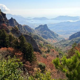 　
　今日は季節外れの黄砂が飛んで、

　景色は霞んでたが、

　　　絶景には変わりなかった、

