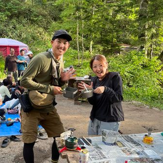 ANZAIさんが２日間共に山頂アタックする前提で山頂行って戻って来られた後…
うちらグループと一緒に夕ごはん食べてくれました😍🍻🍲