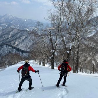 いざ！定天Ⅱ峰へ！！！

私のカバンにスノーシューを引っ掛けるところが無くて
ぺぺちゃんが持ってくれました😭
ありがとうーーー！！！