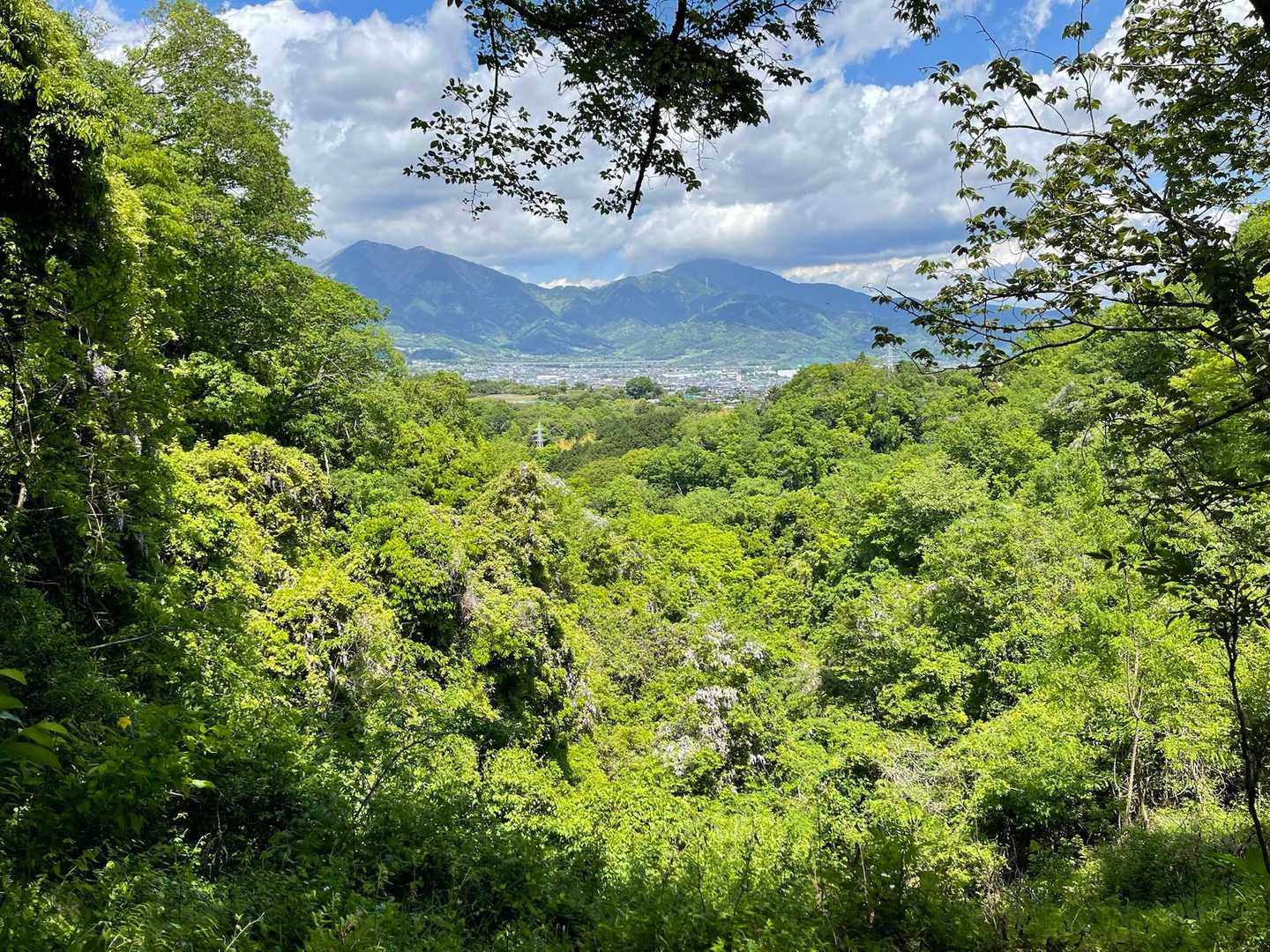大山と、ニノ塔、三ノ塔