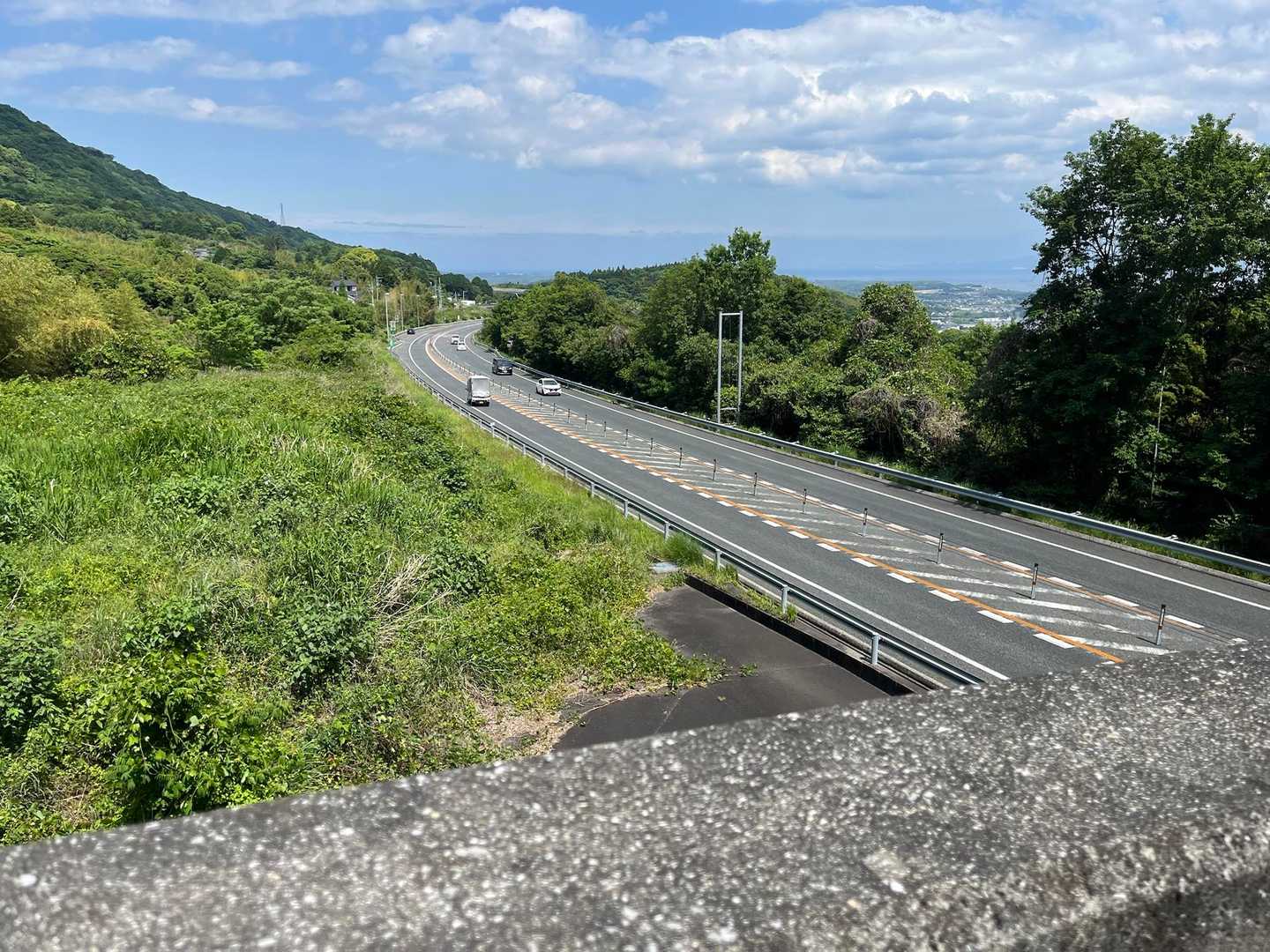 日出自動車道を、越えてから戻ってくる。