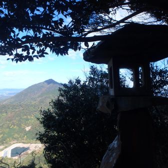 石灯籠と鬼ヶ城