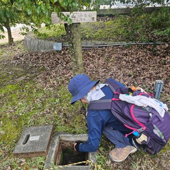 中のゴミを掃除する須＊さん
汚れているのを見てられない性格なんです