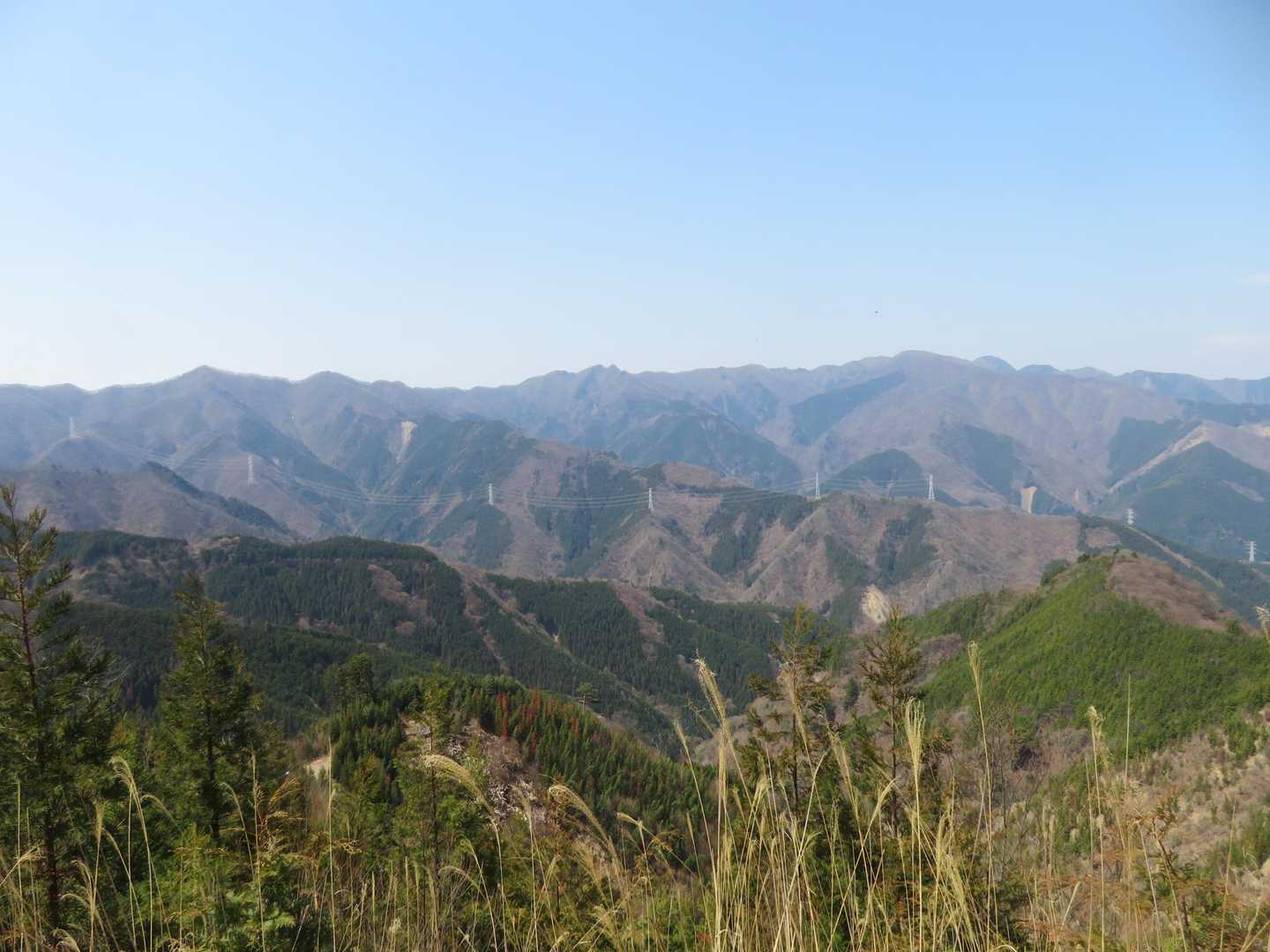 蕎麦粒山-----三ツドッケ-----大平山の長沢背稜を一望