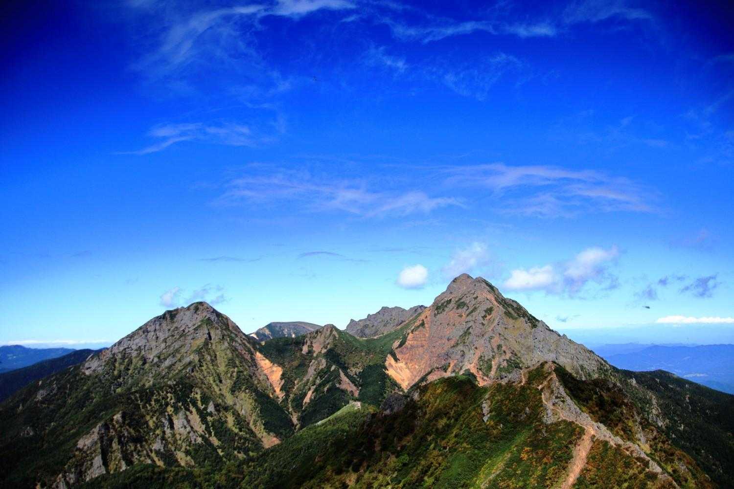 めっちゃいい天気☀️
アミ～ダ、ナカダ～ケ、アカダ～ケ、奥はヨコダ～ケやイオウダ～ケ、デスカ？🤔