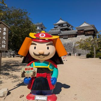 賤ヶ岳の七本槍のひとりでもある城主 加藤嘉明のマスコットキャラよしあきくん
この辺りが勝山のピーク(紛れもないグリーンです🤣)